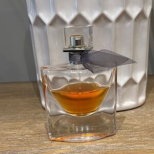 Elegant❤️ Lancôme La Vie est Belle Eau De Parfum 
half of 1.7 ounces